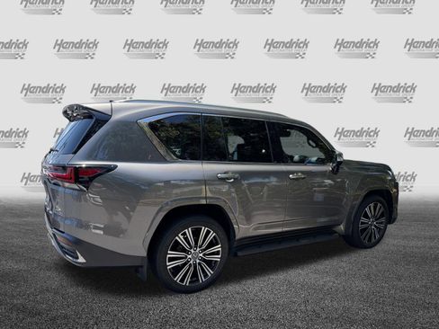 Used 2022 Lexus LX 600 4WD w/ Accessory Package (Z1) image 9