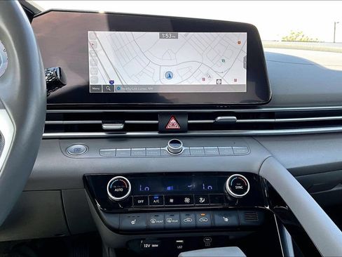 Used 2025 Hyundai Elantra SEL FWD image 15