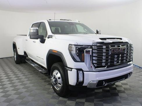 New 2026 GMC Sierra 3500 Denali w/ Denali Reserve Package image 31