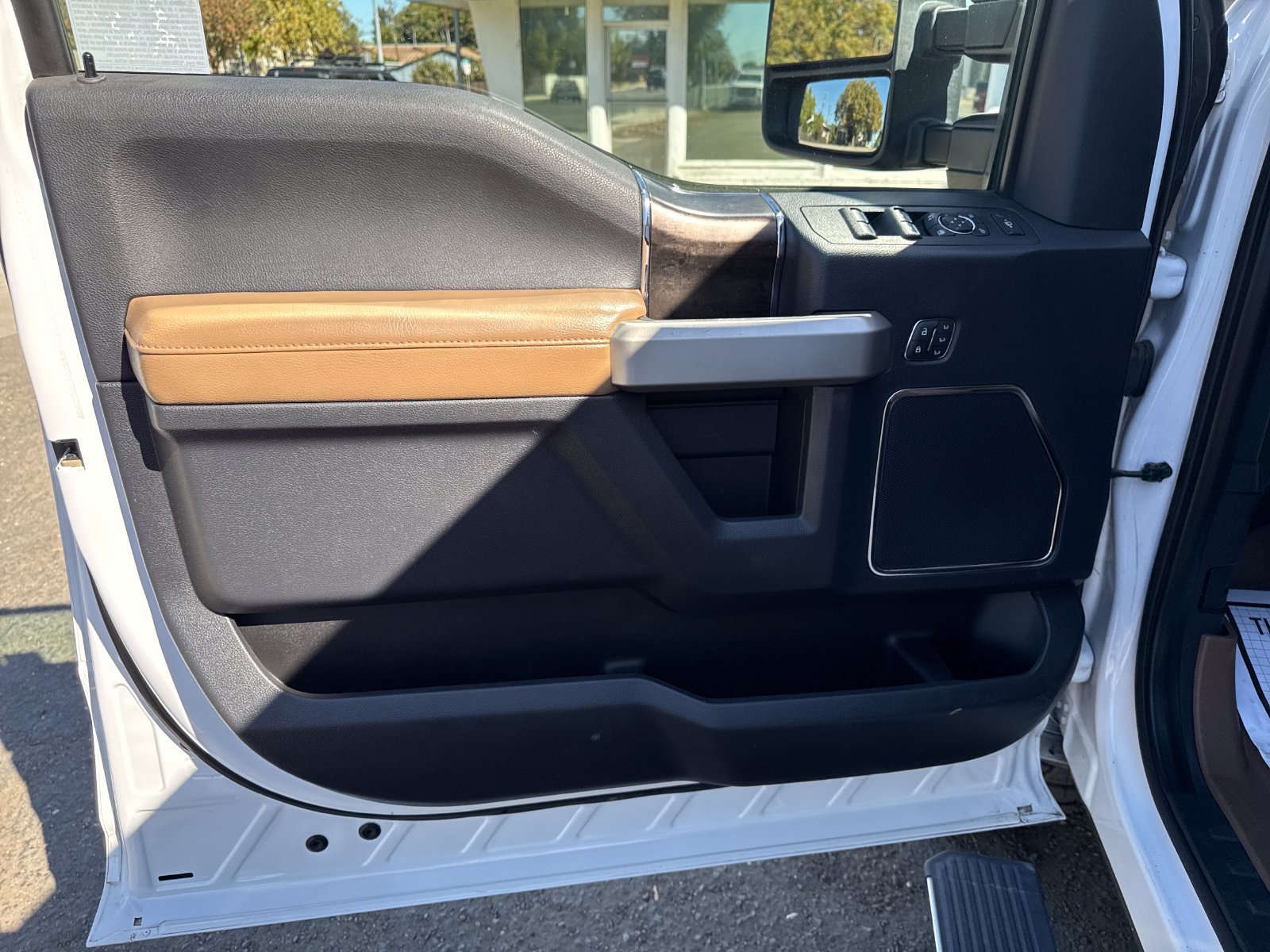 Used 2022 Ford F350 Lariat w/ Tremor Off-Road Package AWD/4WD image 10