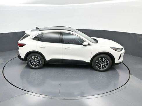 New 2025 Ford Escape SE FWD image 31