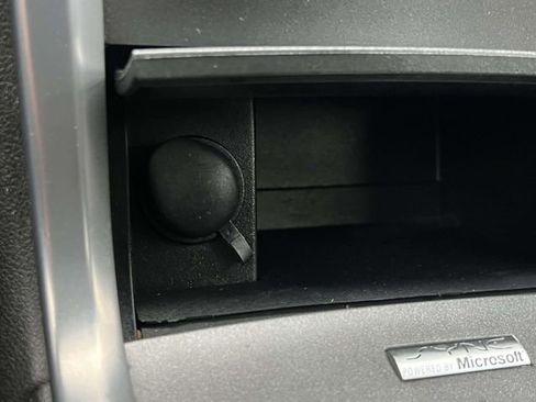 Used 2011 Lincoln MKZ image 28