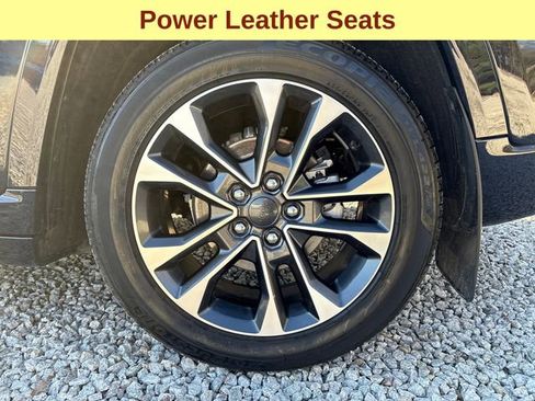 Used 2024 Jeep Grand Cherokee Overland w/ Luxury Tech Group IV image 9