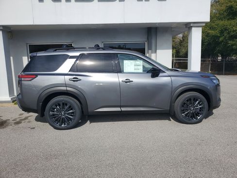 New 2026 Nissan Pathfinder SL w/ SL Premium Package image 2