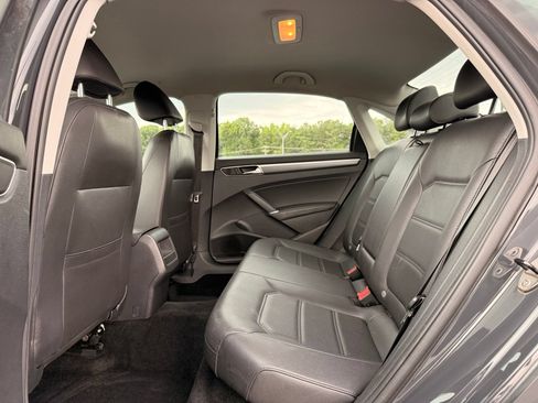 Used 2017 Volkswagen Passat 1.8T R-Line w/ R-Line Lighting Package FWD image 19