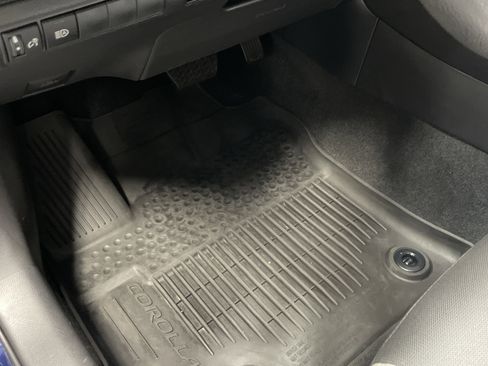 Used 2025 Toyota Corolla LE FWD image 17