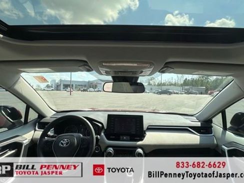 Used 2022 Toyota RAV4 XLE Premium image 10