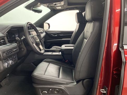 Used 2024 GMC Yukon Denali w/ Advanced Technology Package image 13