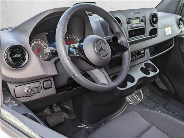 Used 2025 Mercedes-Benz Sprinter 2500 image 3