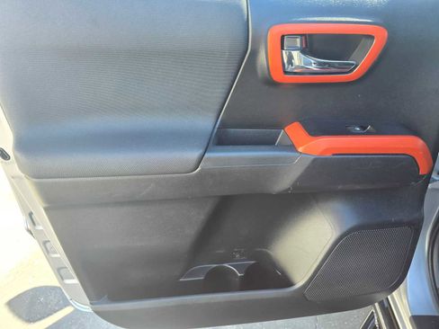 Used 2017 Toyota Tacoma TRD Sport w/ Tow Package image 18