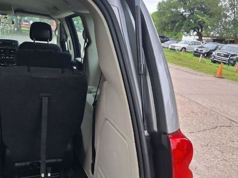 Used 2013 Dodge Grand Caravan American Value Package FWD image 10
