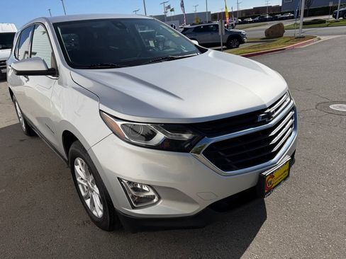 Used 2020 Chevrolet Equinox LT w/ Driver Convenience Package FWD image 8