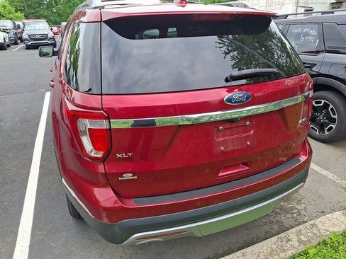 Used 2017 Ford Explorer XLT w/ Equipment Group 202A AWD/4WD image 7