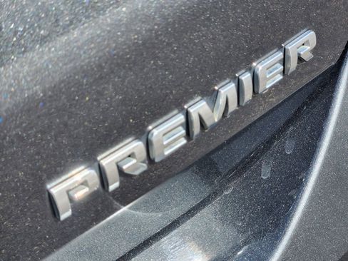 Used 2019 Chevrolet Equinox Premier image 12