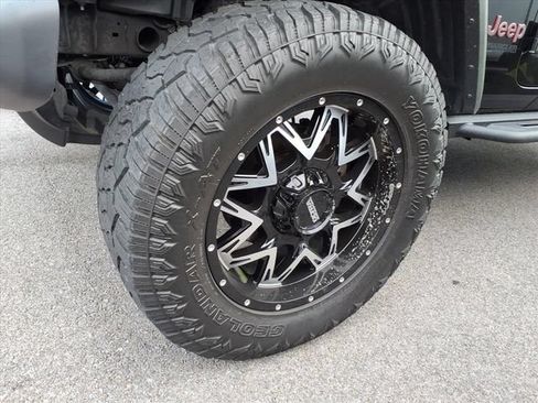 Used 2021 Jeep Wrangler Unlimited Rubicon w/ Cold Weather Group AWD/4WD image 4