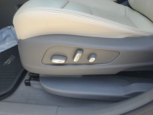 Used 2024 Cadillac XT6 Premium Luxury FWD image 24