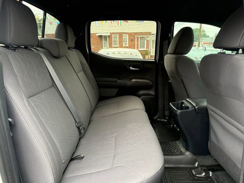 Used 2018 Toyota Tacoma TRD Off-Road AWD/4WD image 26
