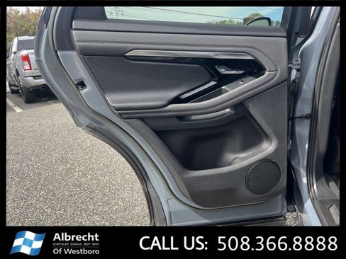 Used 2023 Land Rover Range Rover Evoque R-Dynamic SE image 15