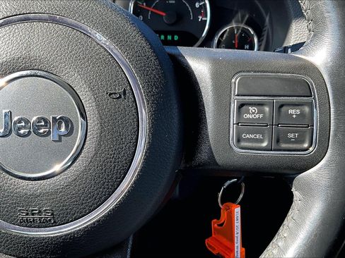 Used 2018 Jeep Wrangler Sahara w/ Connectivity Group image 17