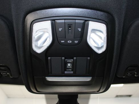 Used 2022 RAM 1500 Big Horn AWD/4WD image 8