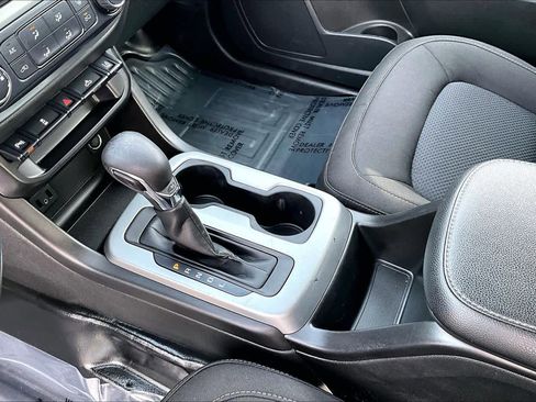 Used 2022 Chevrolet Colorado LT w/ Fleet Safety Package image 16