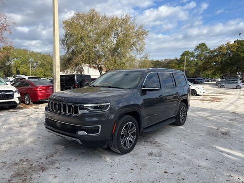 Used 2022 Jeep Wagoneer Series III image 2