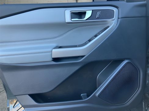 Used 2022 Ford Explorer XLT w/ Equipment Group 202A image 47