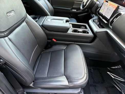 Used 2025 Ford Expedition Platinum AWD/4WD image 26