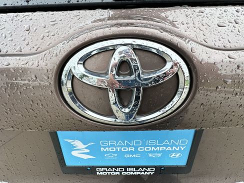 Used 2017 Toyota Highlander Limited AWD/4WD image 31