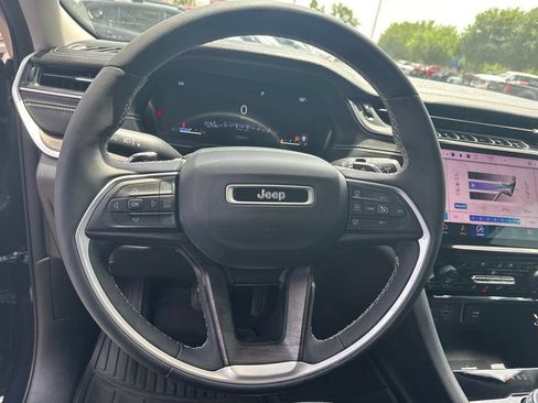 Used 2023 Jeep Grand Cherokee Limited w/ Luxury Tech Group II RWD image 12