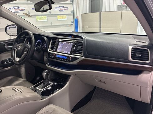Used 2015 Toyota Highlander Limited image 41