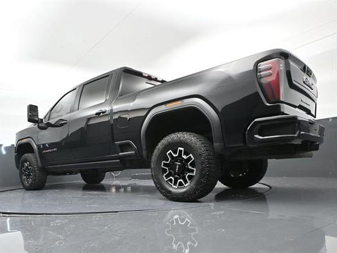 Used 2024 GMC Sierra 2500 AT4X AWD/4WD image 37