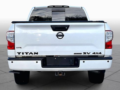 Used 2019 Nissan Titan SV w/ SV Convenience Package image 4
