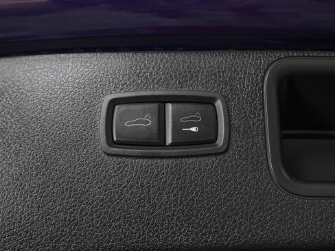 Used 2024 Porsche Macan image 12