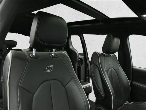 Used 2025 Chrysler Pacifica Limited image 27