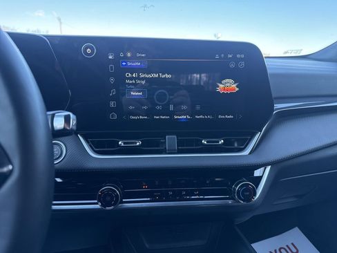 Used 2025 Chevrolet Equinox LT FWD image 19