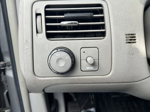 Used 2008 Buick Lucerne CXS image 16