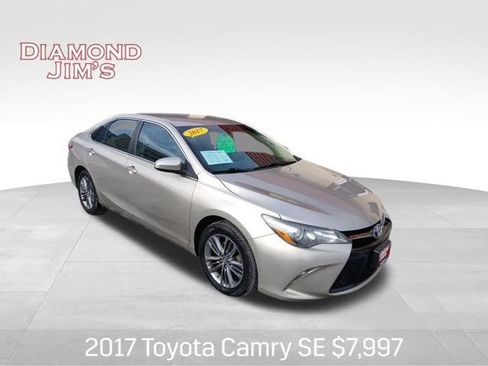 Used 2017 Toyota Camry SE FWD image 1