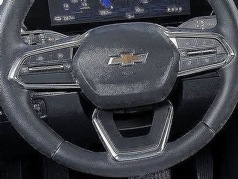 New 2025 Chevrolet Equinox EV LT image 35