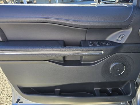 Used 2022 Ford Expedition XLT image 9