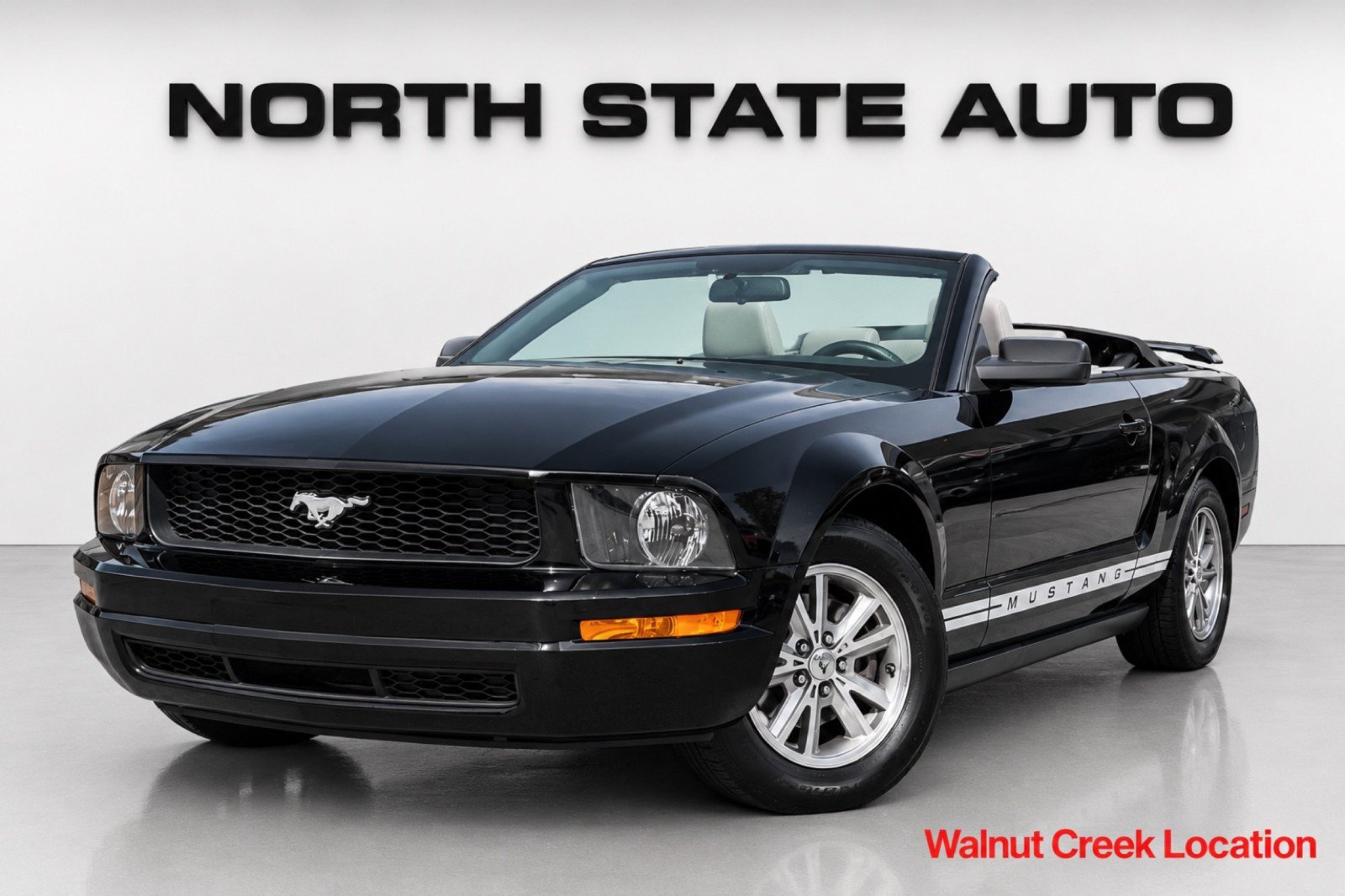 Used 2005 Ford Mustang Premium RWD image 1