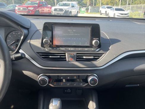 Used 2024 Nissan Altima 2.5 S FWD image 21