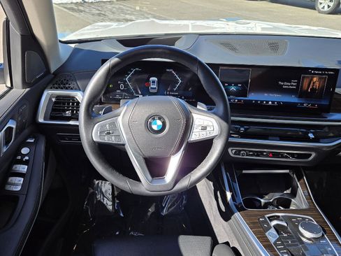 Used 2025 BMW X7 xDrive40i image 11
