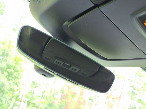Used 2025 Porsche Macan 4 Electric AWD/4WD image 19