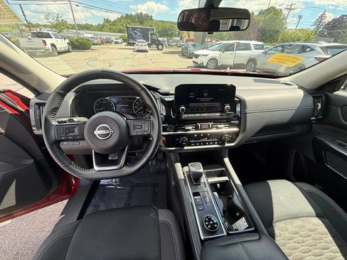 Used 2023 Nissan Pathfinder SV AWD/4WD image 13