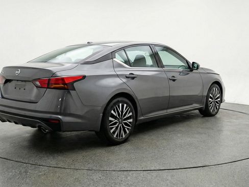 Used 2025 Nissan Altima 2.5 SV image 9