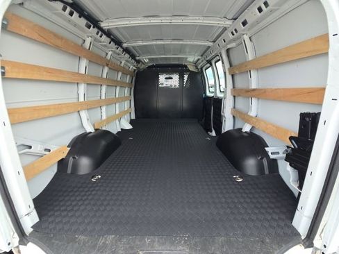 Used 2024 GMC Savana 2500 w/ Driver Convenience Package image 11