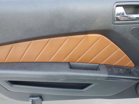 Used 2010 Ford Mustang Convertible RWD image 10