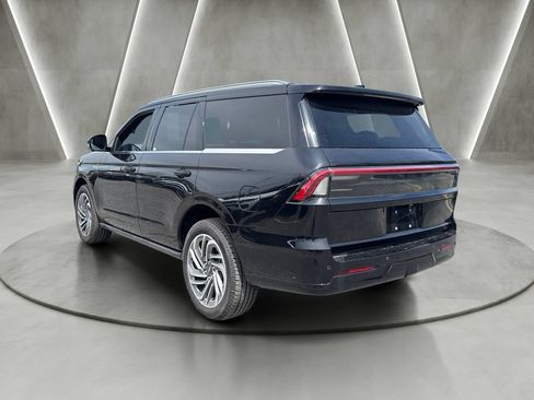 Used 2025 Lincoln Navigator Reserve AWD/4WD image 3