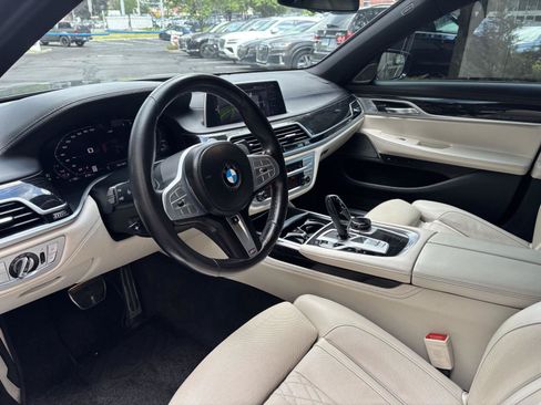 Used 2022 BMW 750i xDrive w/ Executive Package AWD/4WD image 8